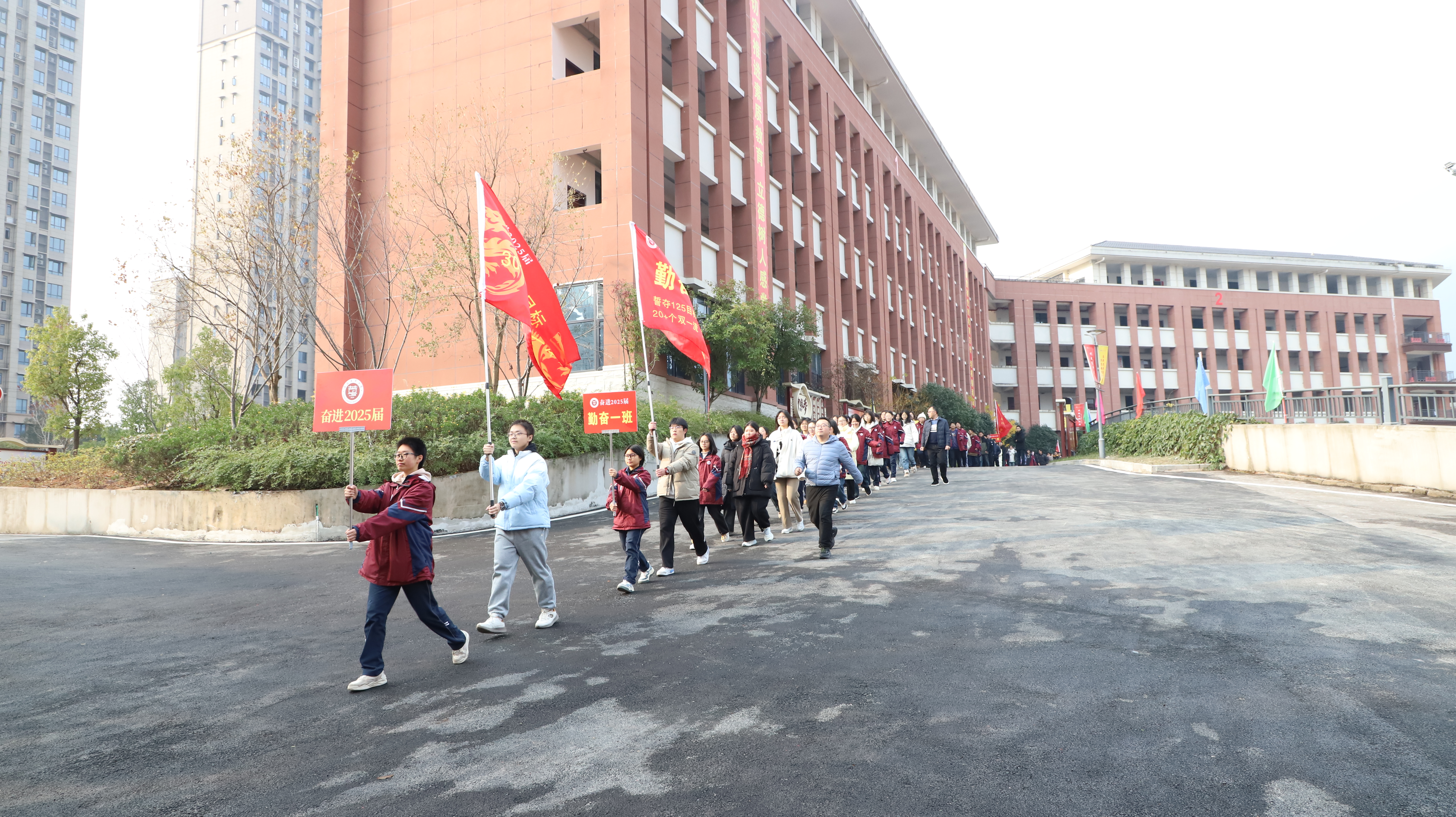 恩高芳華中學(xué)2025屆“迎新折芳桂”高三嘉年華火熱來(lái)襲